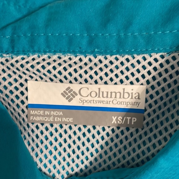 Women’s Columbia button down shirt size XS NWT - Picture 4 of 12